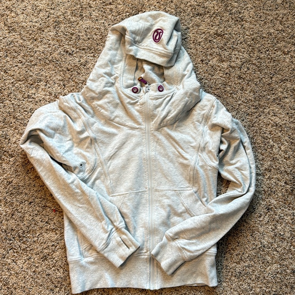 Size medium lululemon sweatshirt - in EUC